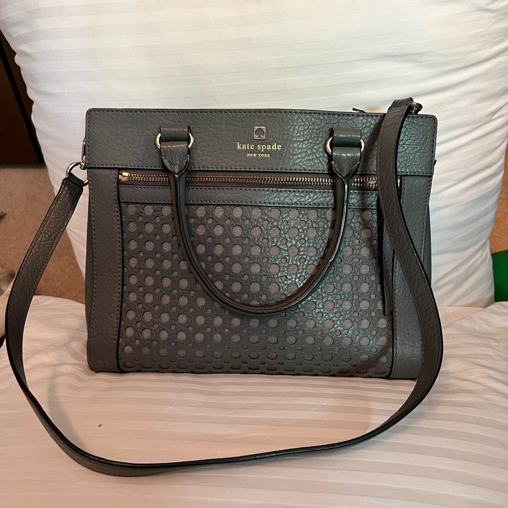 Kate Spade New York gray shoulder bag.